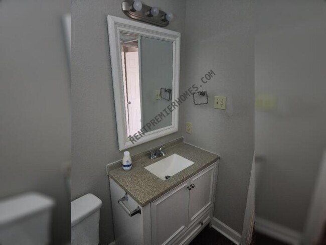 Building Photo - 1805 Dorchester St