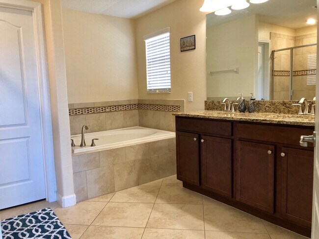 Building Photo - WYNDHAM LAKES ESTATES 4/2.5 HOME FOR RENT - LAKE VIEW!