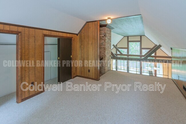 Building Photo - 165 Lakeshore Ct