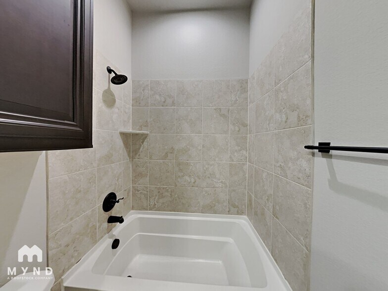 Building Photo - 4424 Oak Bluff Dr