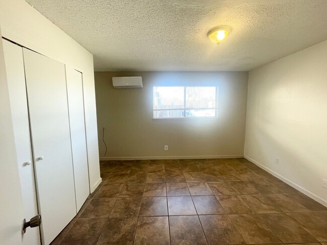 Building Photo - 2607 Ektom Dr