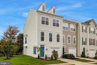 Building Photo - 43787 Tattinger Terrace