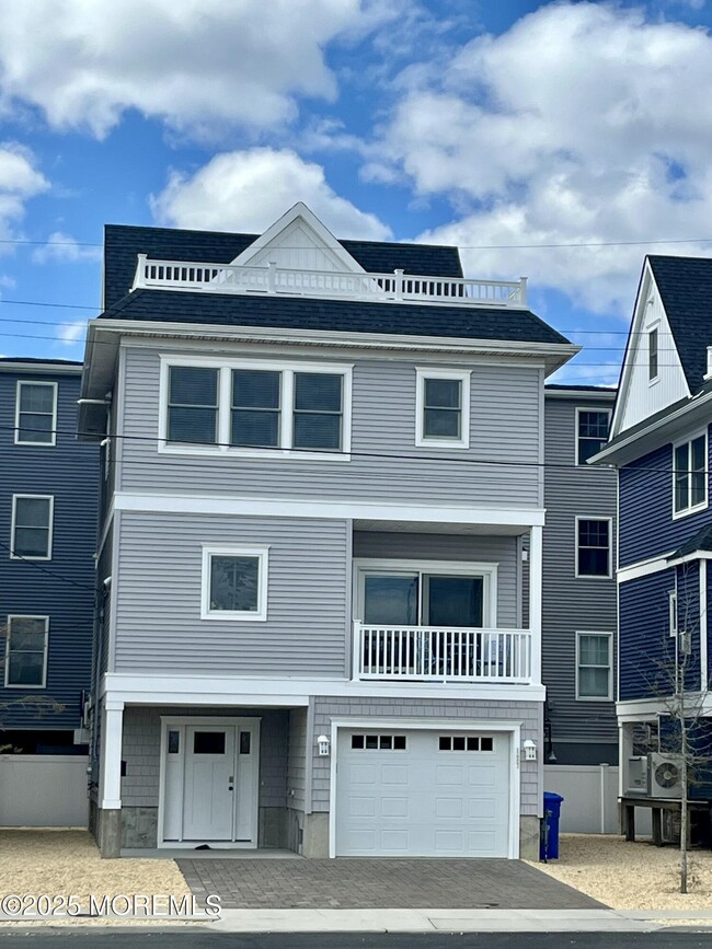 Building Photo - 127 Dewey Dr