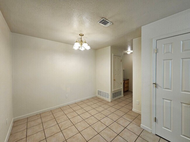 Building Photo - AVAILABLE NOW!