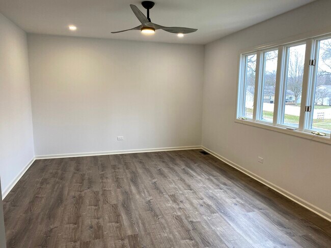 Building Photo - 1346 Leverenz Rd