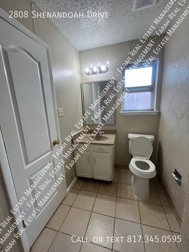 Building Photo - 2808 Shenandoah Dr