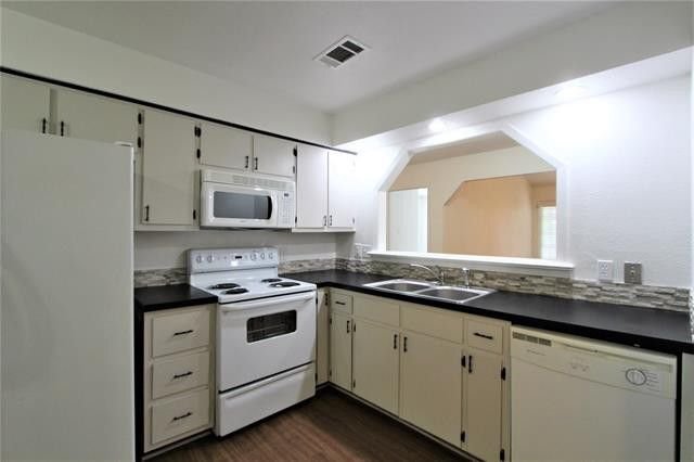 Building Photo - 1308B Coleman St