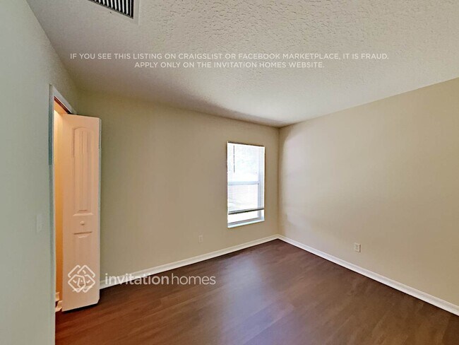 Building Photo - 3321 SW Savona Blvd