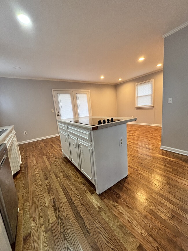 Building Photo - 2039 W Jefferson Pike