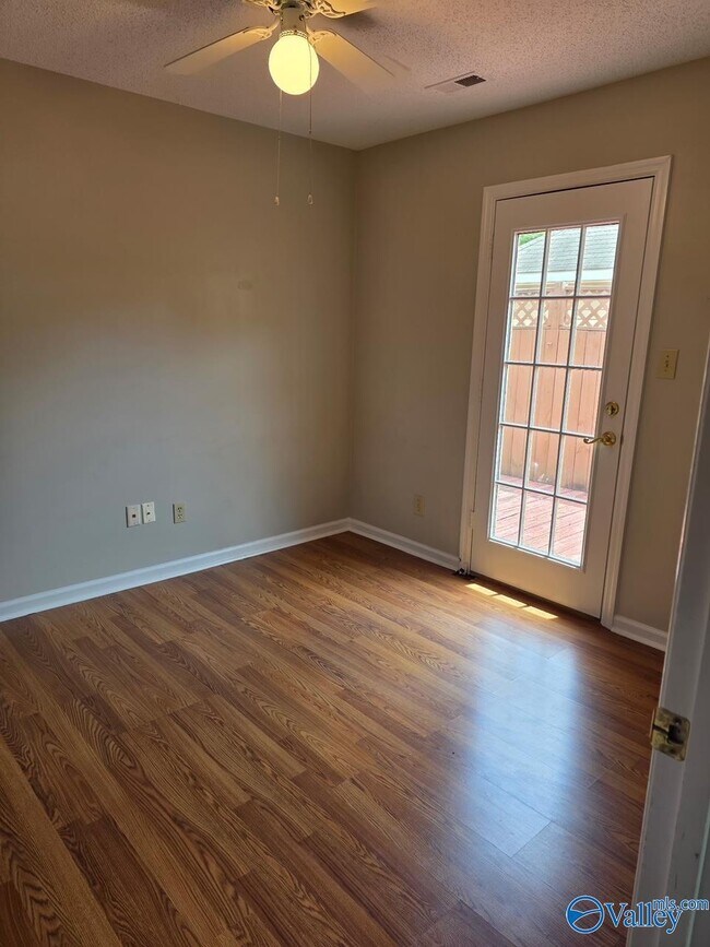 Building Photo - 218 Cypress Creek Dr