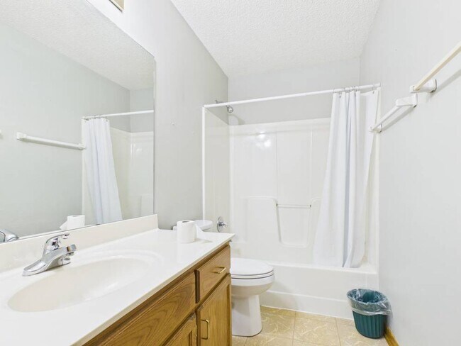 Building Photo - 1213 Fox Run Dr