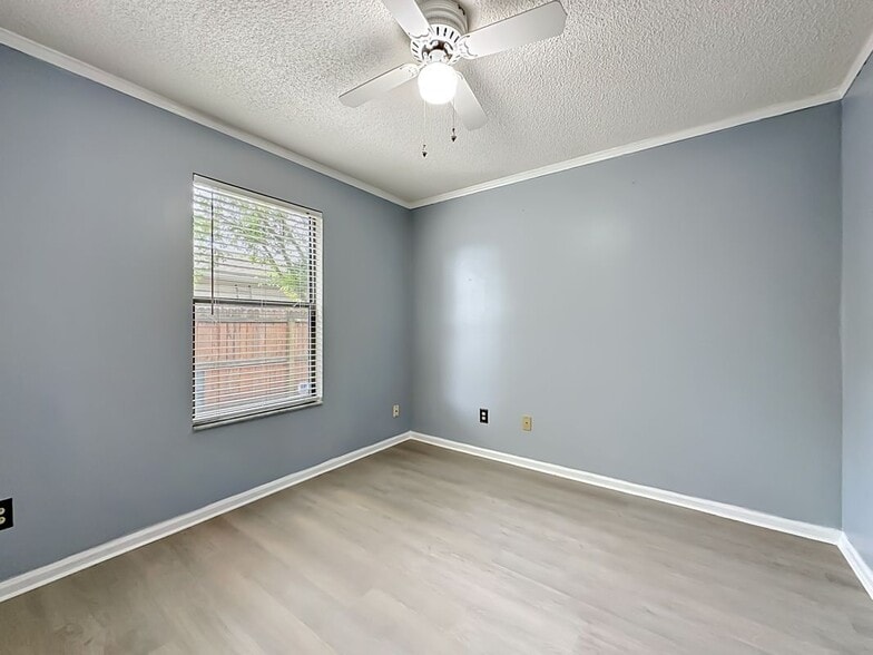 Building Photo - 341 Hickory Hollow Dr N
