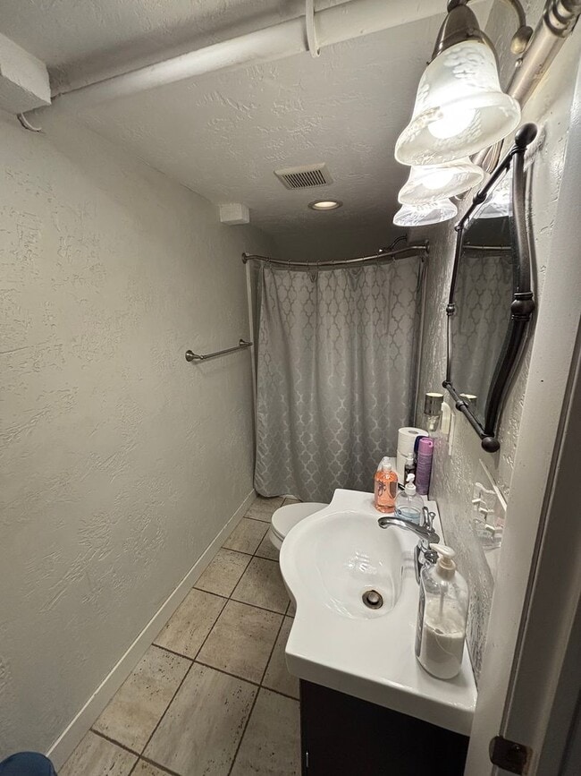 Building Photo - Spacious 3-Bedroom Home in Timmerman West,...