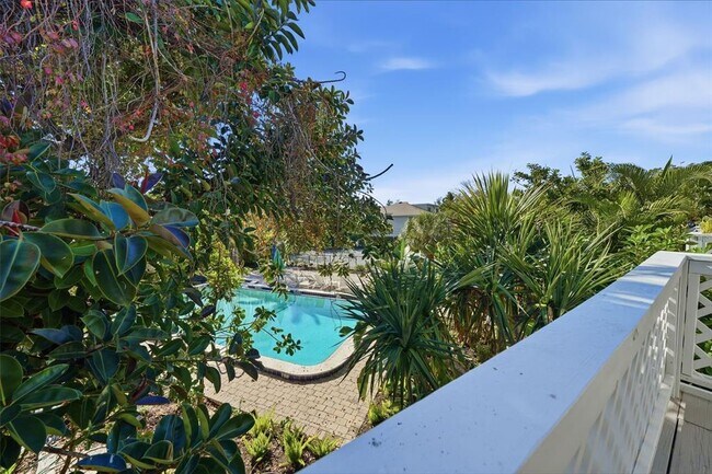 Building Photo - 700 Lands End Dr