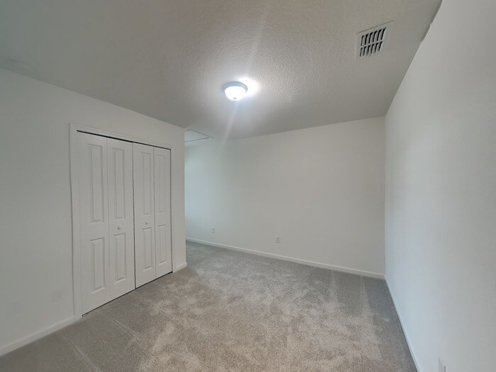 Building Photo - 654 Holly Lks Dr