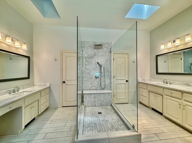 Building Photo - 2600 Sweetbriar Ct