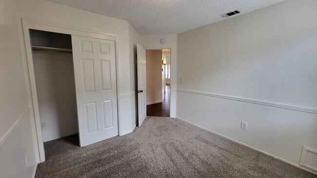 Building Photo - 6601 Camphor Ct