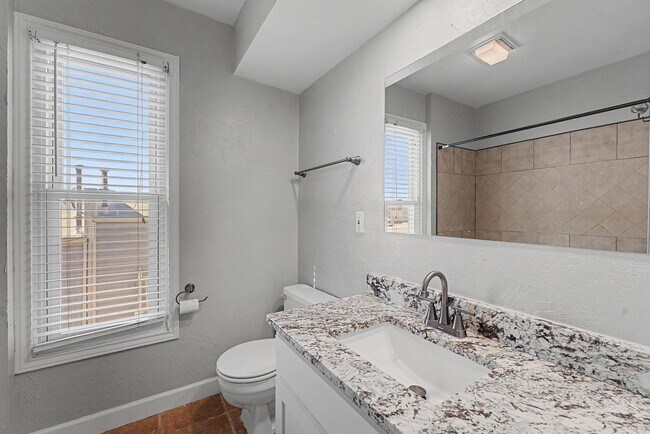 Building Photo - 2 Bed | 2 Bath Condo on Crybaby Hill