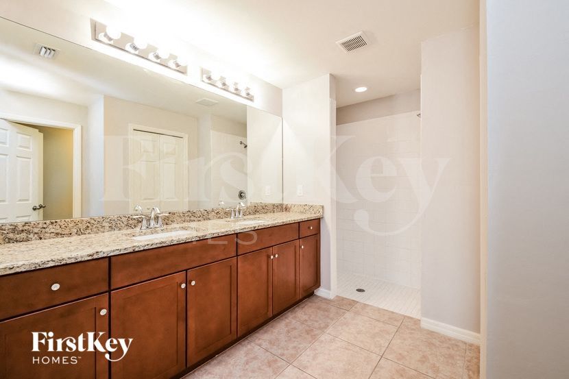 Building Photo - 2914 NW 26th Terrace