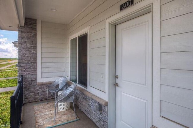 Building Photo - 3BR 2.5ba Townhome in Waukee, IA, available July 6th!