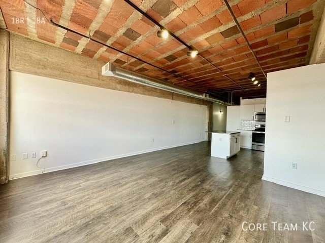 Building Photo - 204 Walnut St