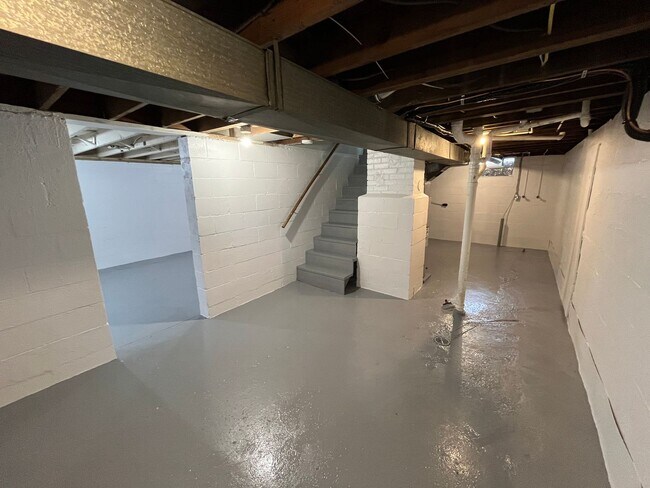 Building Photo - **REMODELED 2-BEDROOM HOUSE IN NORTH COLUMBUS!!**