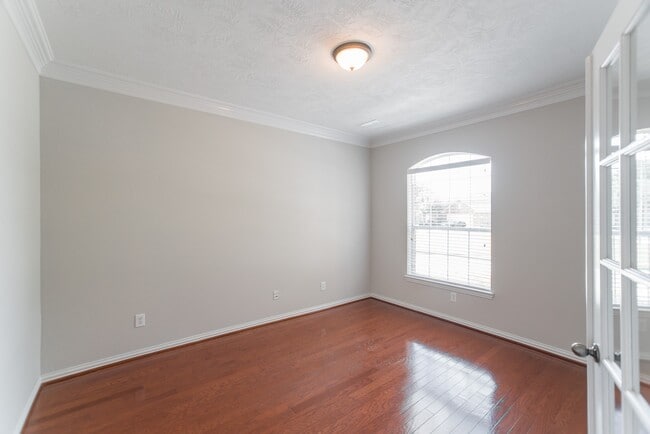 Building Photo - 9402 Empress Crossing Dr