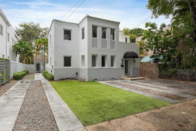 Building Photo - 2356 SW 16th Ave