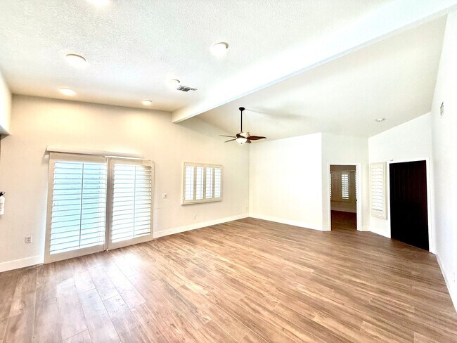 Building Photo - Landau Manor - FANTASTIC 4Br/2ba/3 car garage w/ POOL & SOLAR!