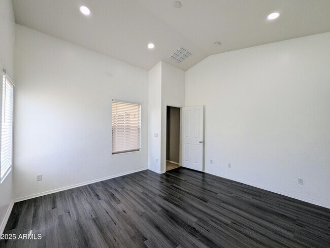 Building Photo - 13959 W Country Gables Dr