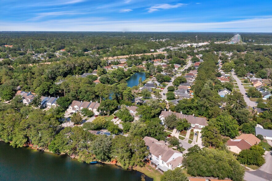 Building Photo - 11330 Lake Mandarin Cir E