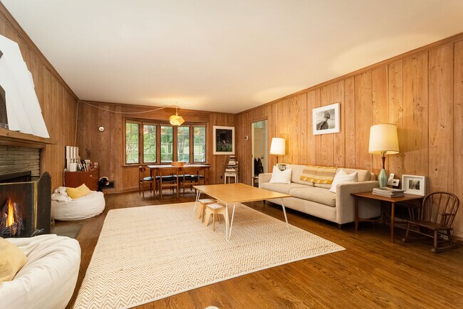 Building Photo - 33 Evergreen Rd