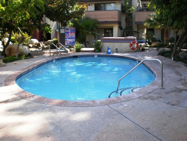 Building Photo - Camarillo 2 Bedroom Condo