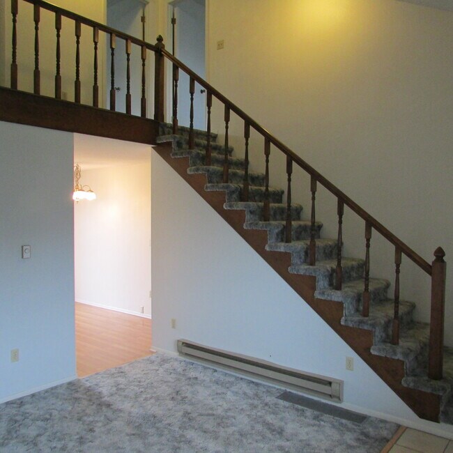 Vaulted ceiling LVR - 2151 Frances St