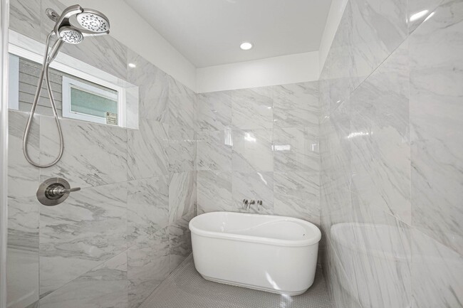 Building Photo - 4512 Noble St