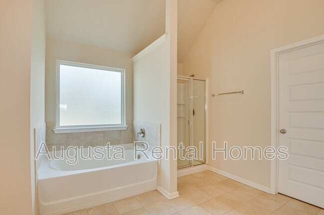Building Photo - 5014 Vine Ln