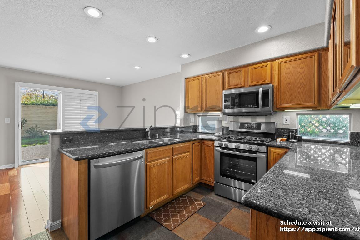 Building Photo - 1088 Vista Pointe Cir