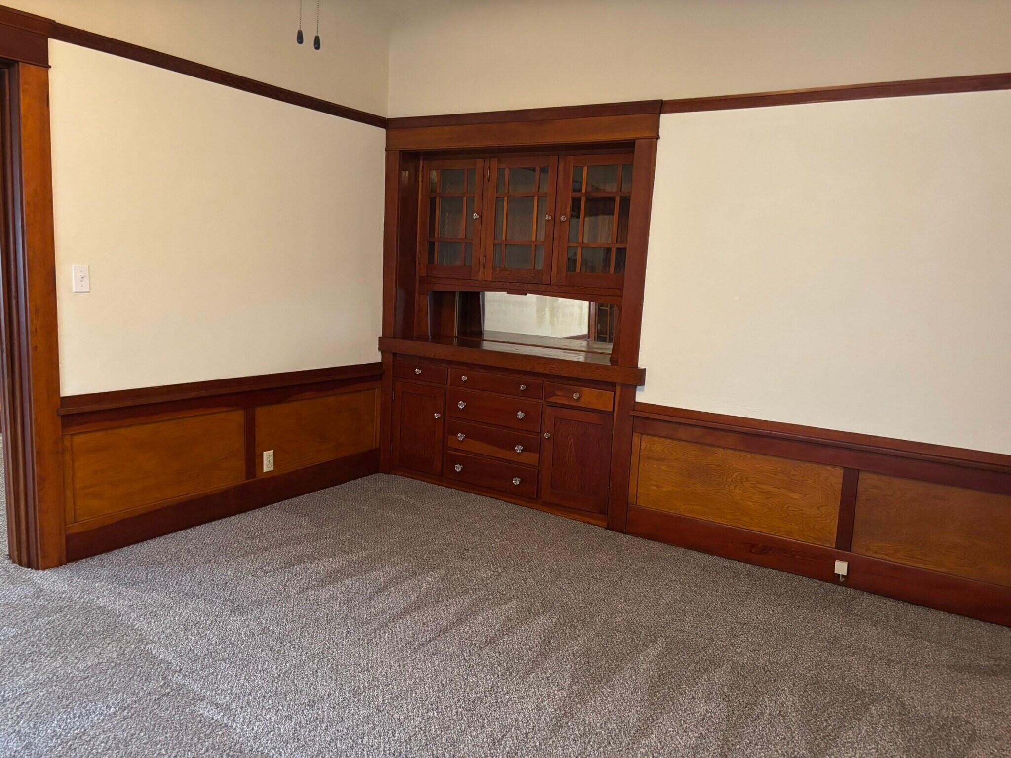 Building Photo - 33 E Alder St