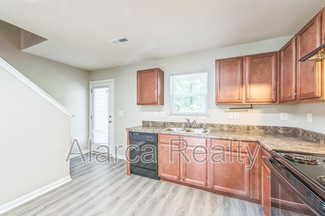 Building Photo - 861 Plaza Walk Dr