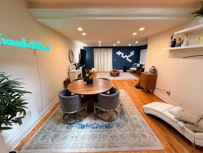 Building Photo - 8 Carroll Pl