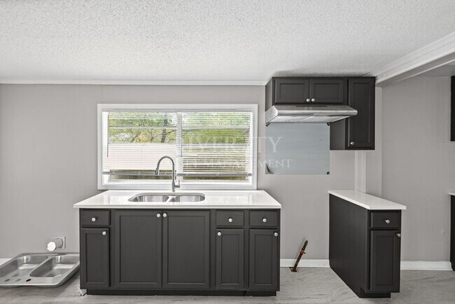 Building Photo - READY FOR MOVE IN, SECTION 8 WELCOMED!!!!!