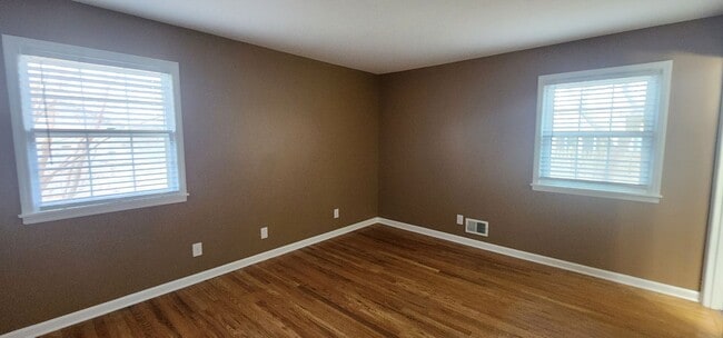 Building Photo - FRESH Paint!  Sprawling, Hurstbourne Ranch with Basement!  3 Bedrooms, 3 Full Baths, Hardwood Flo...