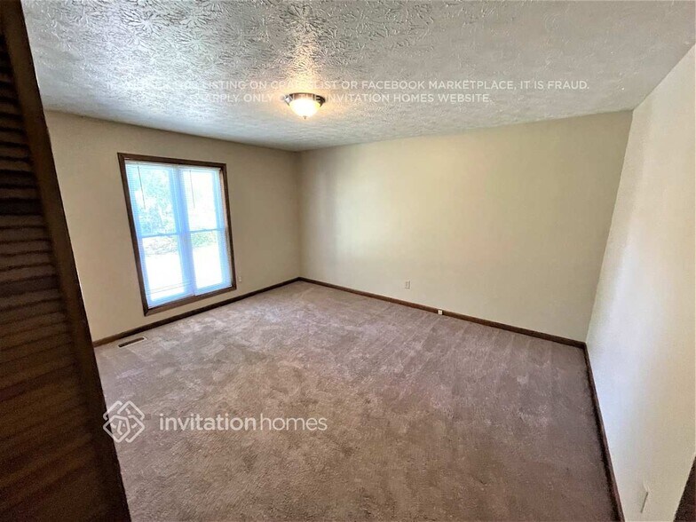 Building Photo - 9082 Green Pines Ct