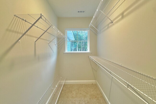 Building Photo - AVAILABLE NOW! (Pet Friendly)