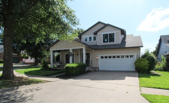 Building Photo - 1401 NE Dysart Woods Ln