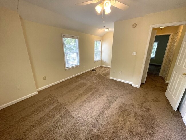 Building Photo - NormalTown 2br House - Fall 2026 Prelease