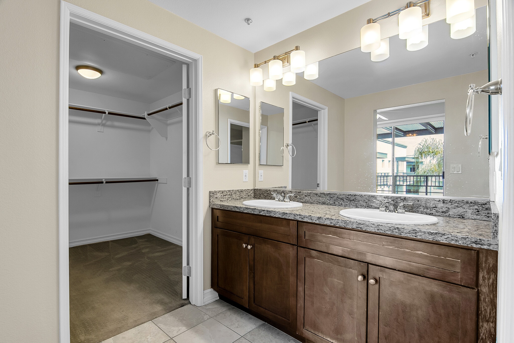 Building Photo - 629 Traction Ave