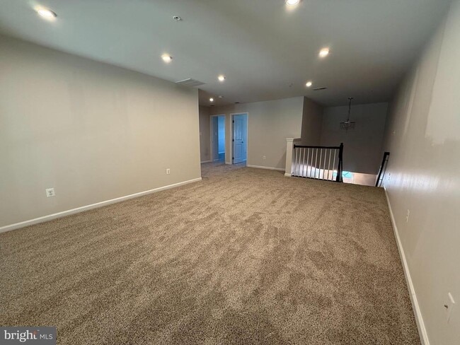 Building Photo - 5363 Yellow Birch Wy