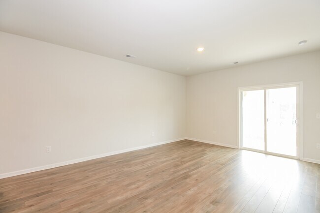 Building Photo - 132 Reindeer Rd S