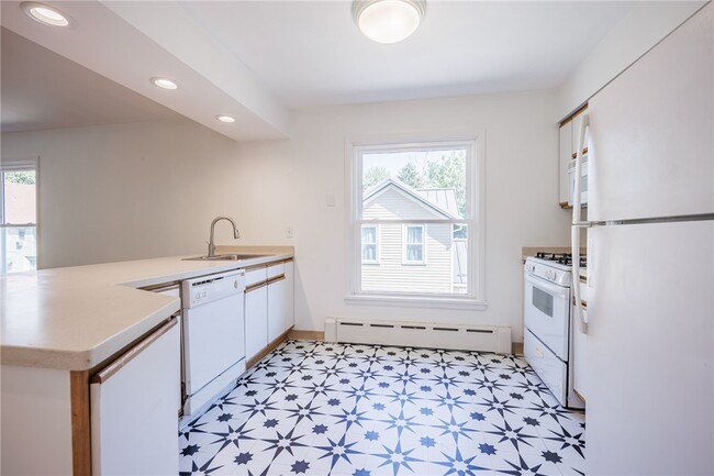 Building Photo - 257 Averill Ave